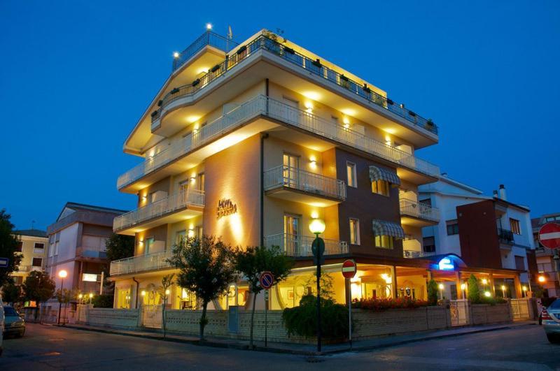 Hotel Jollino Pineto Kültér fotó