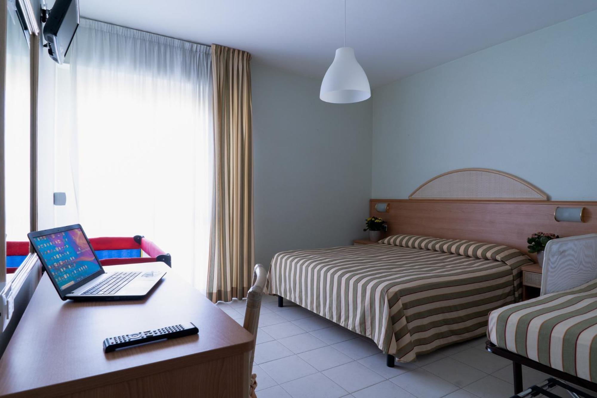 Hotel Jollino Pineto Kültér fotó