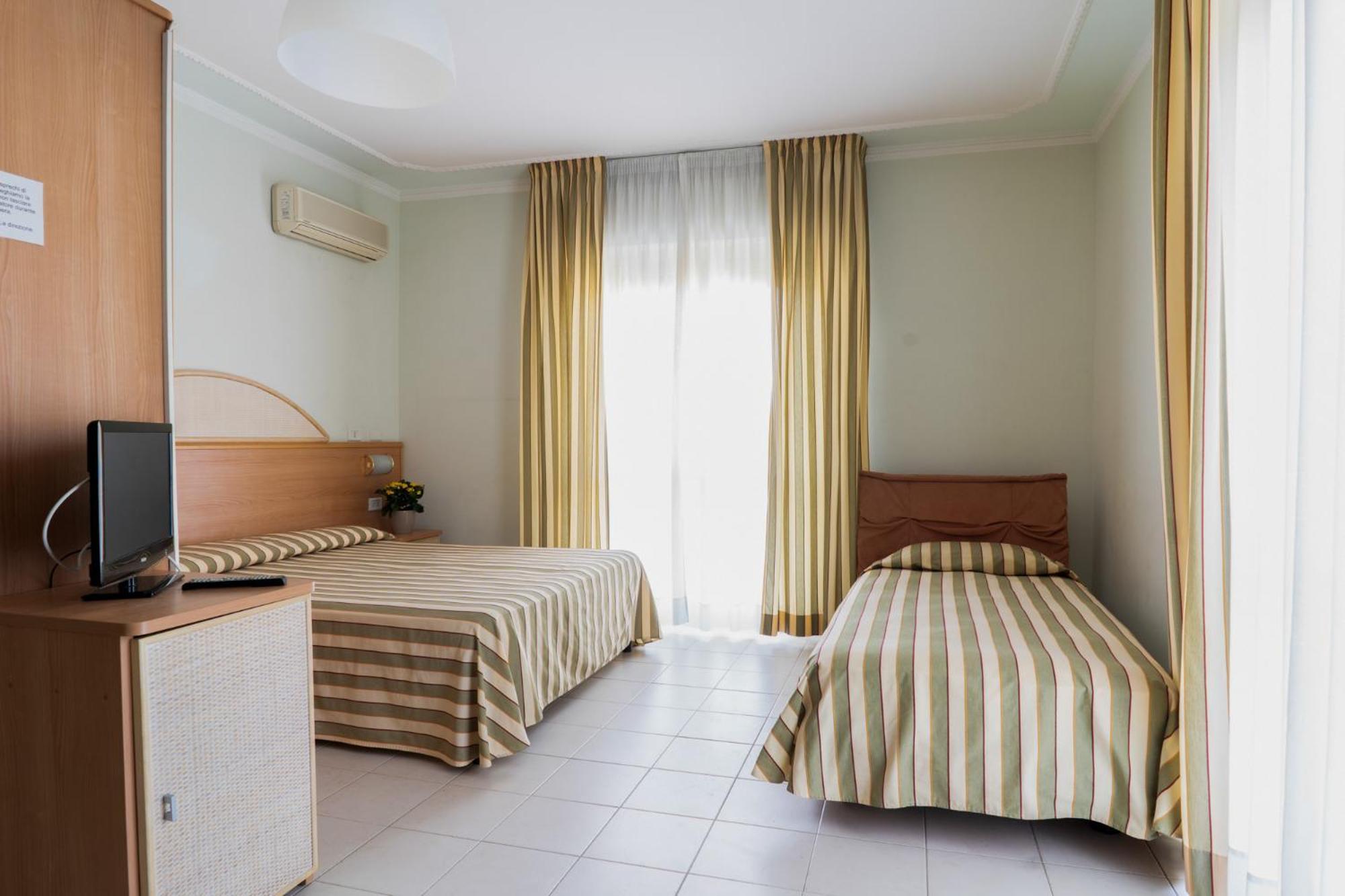 Hotel Jollino Pineto Kültér fotó