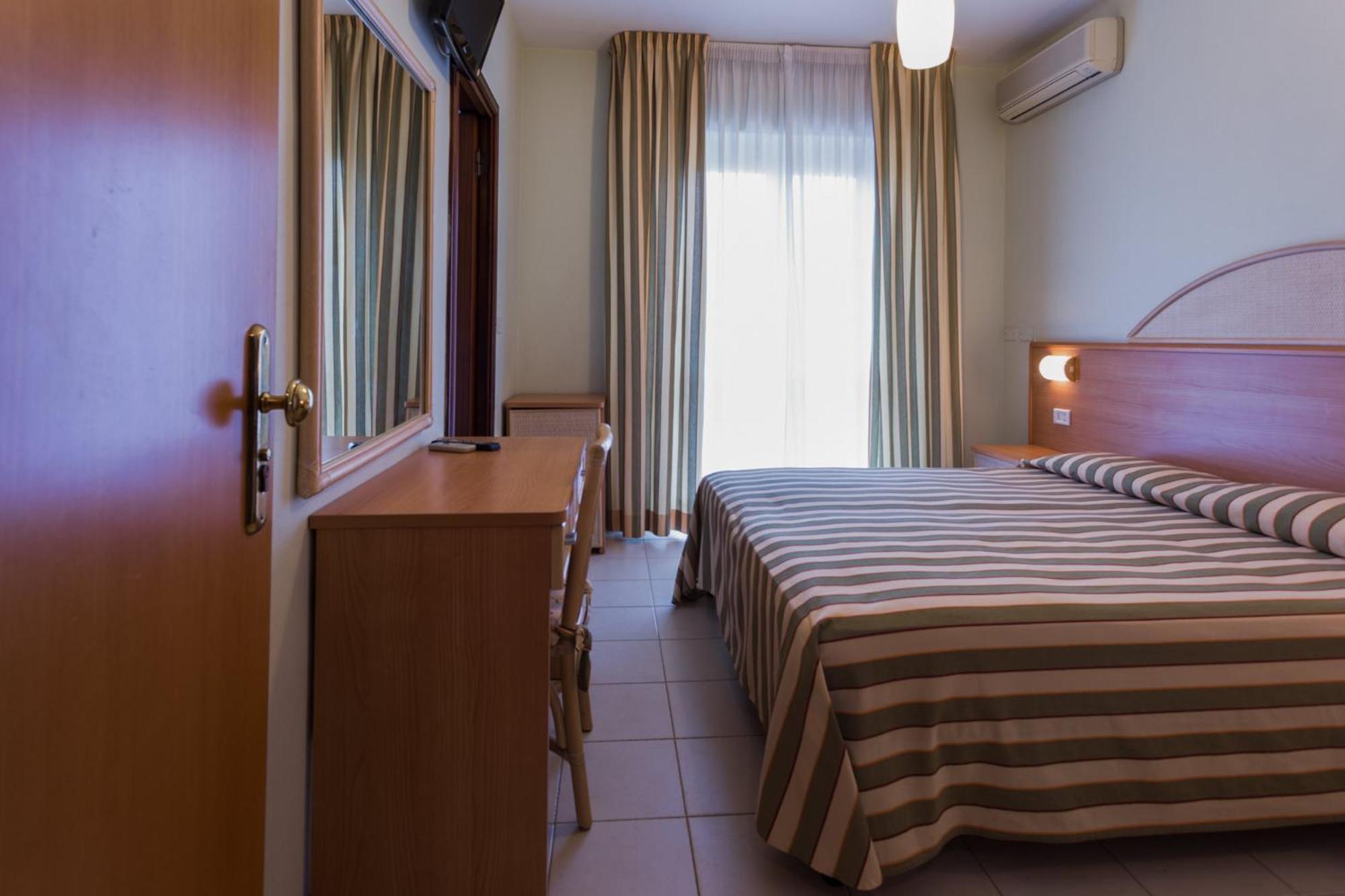 Hotel Jollino Pineto Kültér fotó